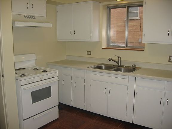 3rd image of 407 N Beverly Ave