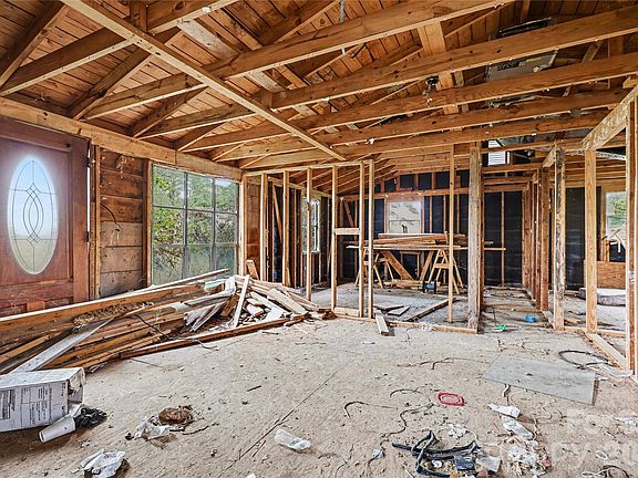 4th image of 220 Hope Hill Rd