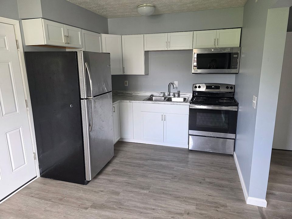 Kitchen/ access to backyard