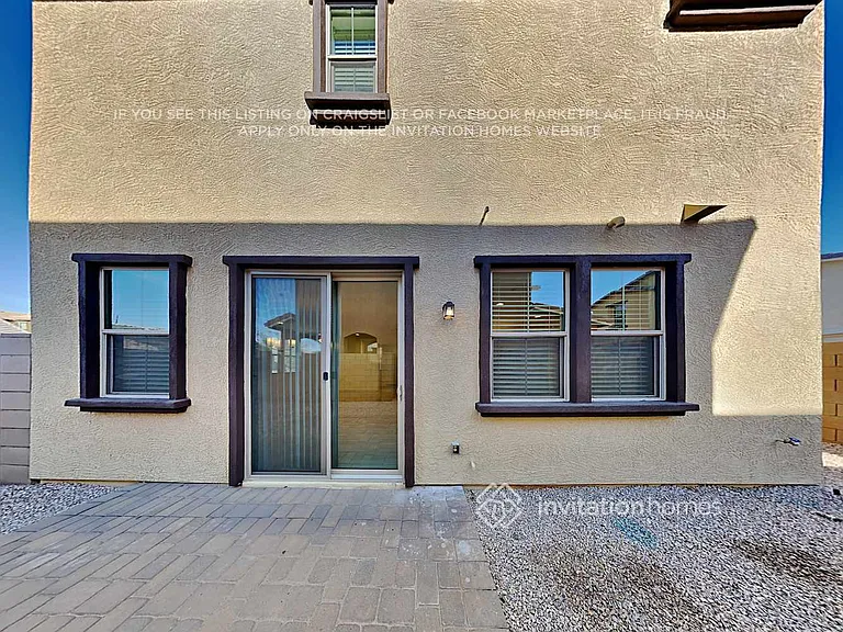326 N Sandal — Photo 15