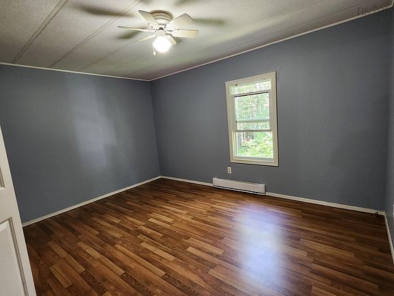 5th image of 21 Commodore Ave