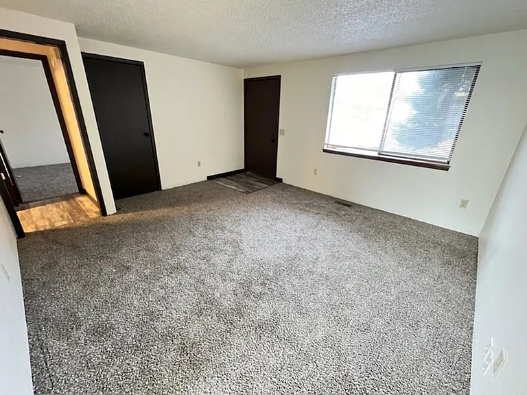 306 2nd St SE — Photo 3
