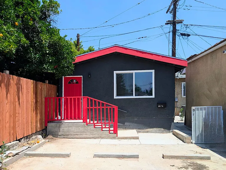 1575 Munson Ave #1/2 — Photo 1