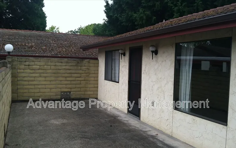 2 bed, 1.0 bath, 950 sqft, $1,900 — Photo 4