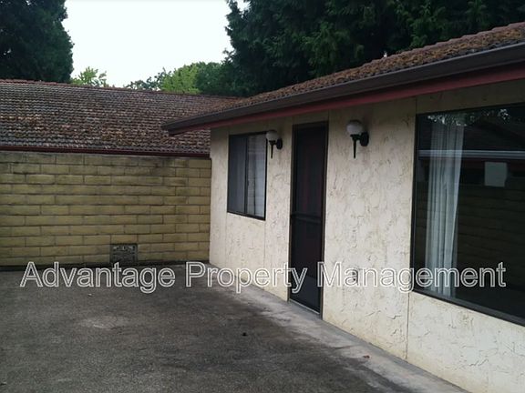 4th image of 625 NW 29th St