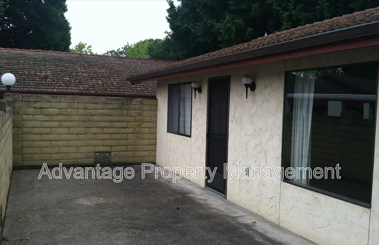 625 NW 29th St — Photo 4