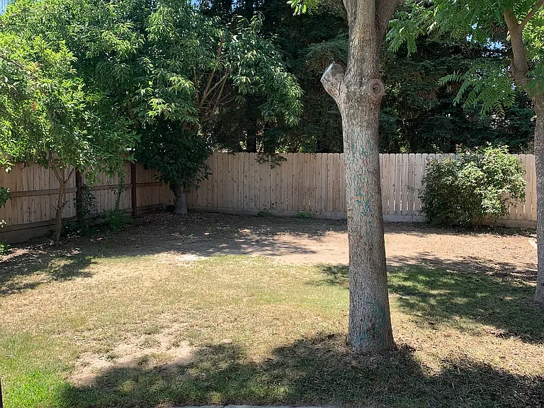W Evergreen Ave — Photo 29