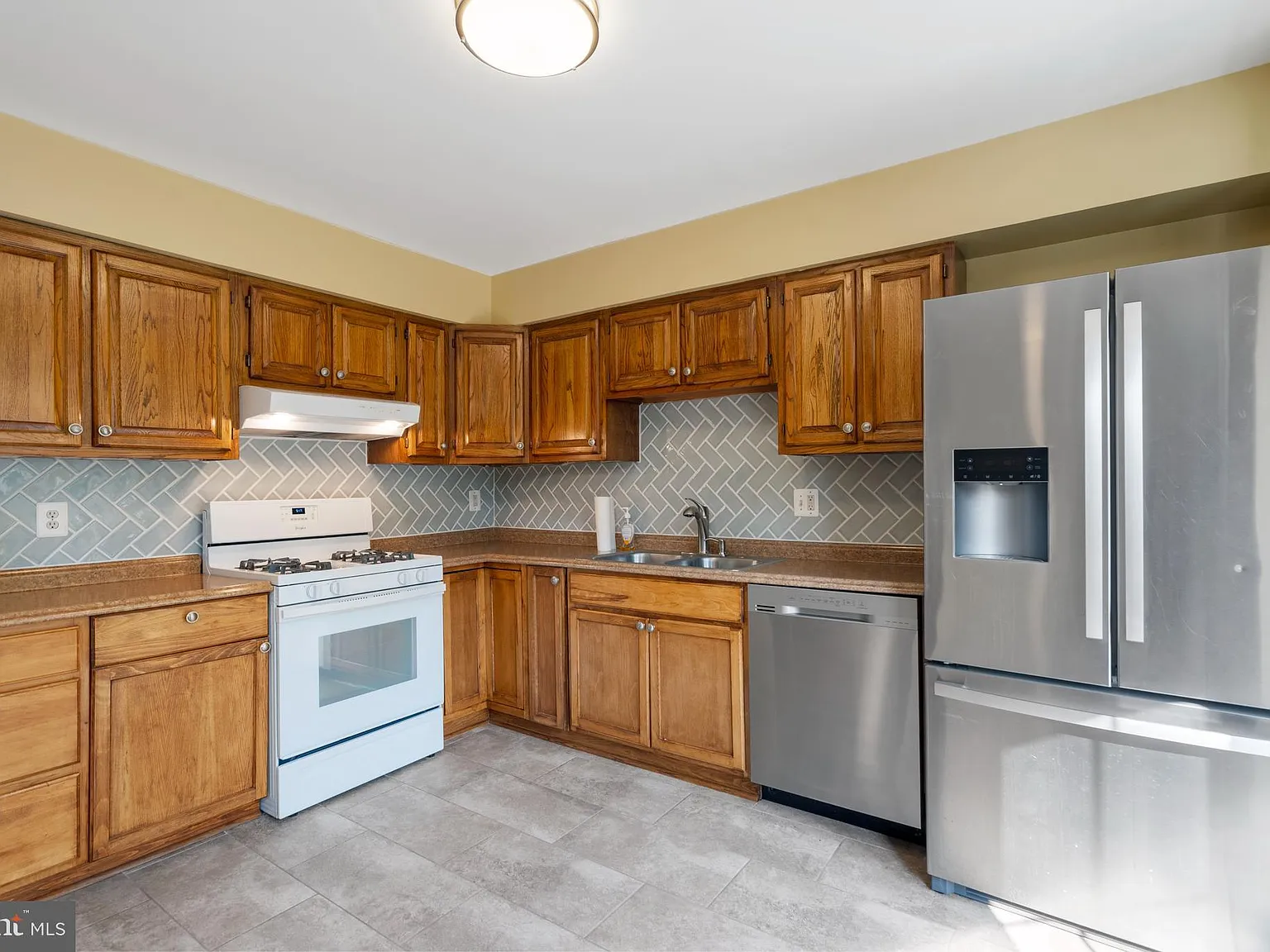 3 bed, 4.0 bath, 1452 sqft, $3,400 — Photo 4