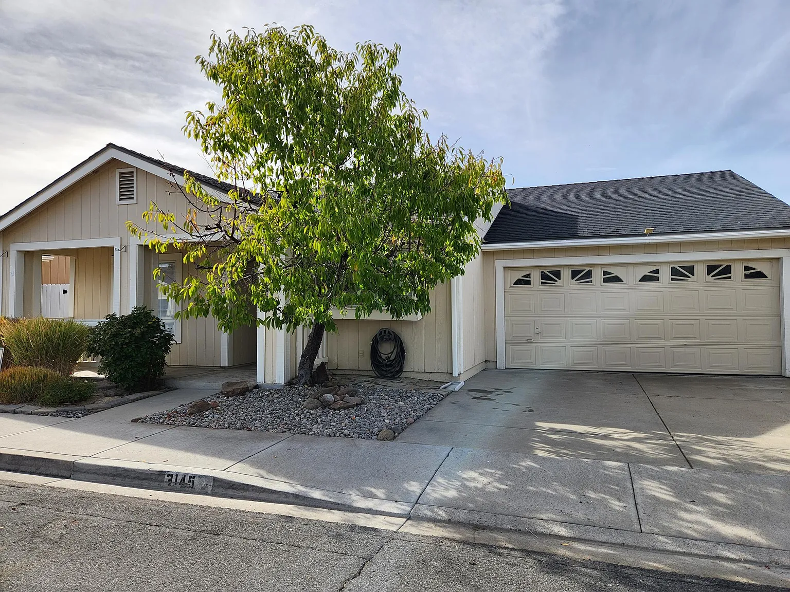 3 bed, 1150 sqft, $2,400 — Photo 1