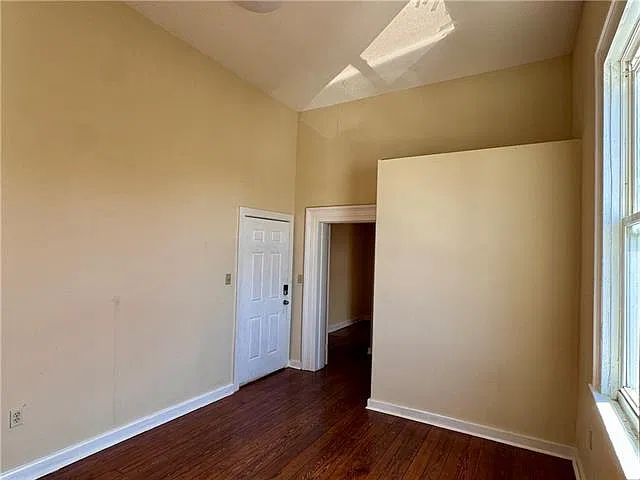 3 bed, 1.0 bath, 940 sqft, $1,500 — Photo 4