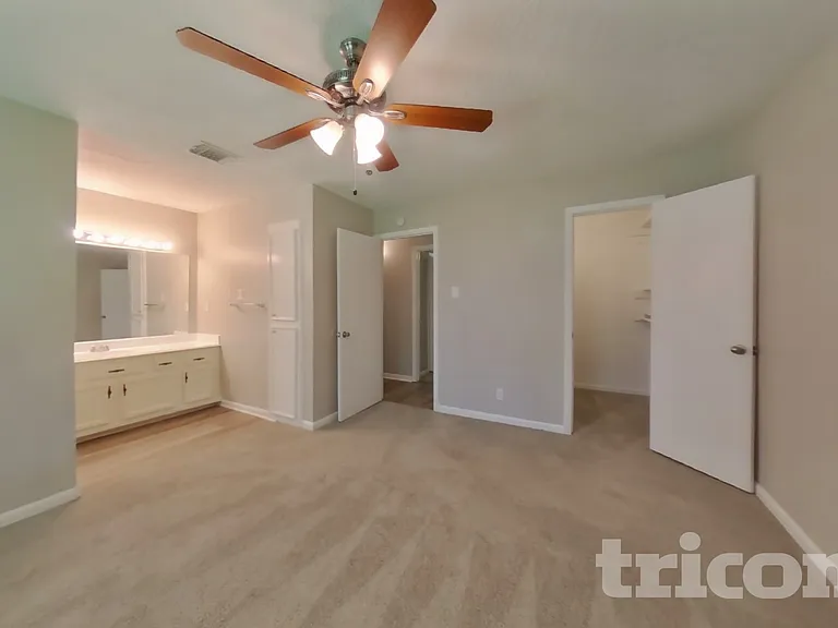 13307 Venice Cir — Photo 9