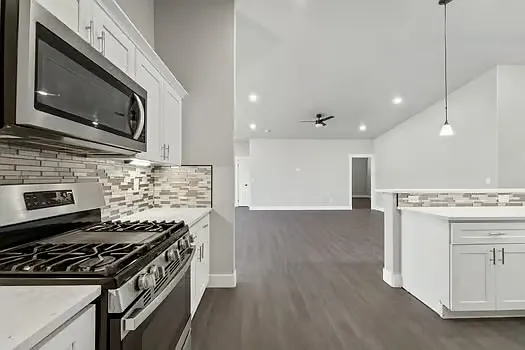 740 6th Ave — Photo 8