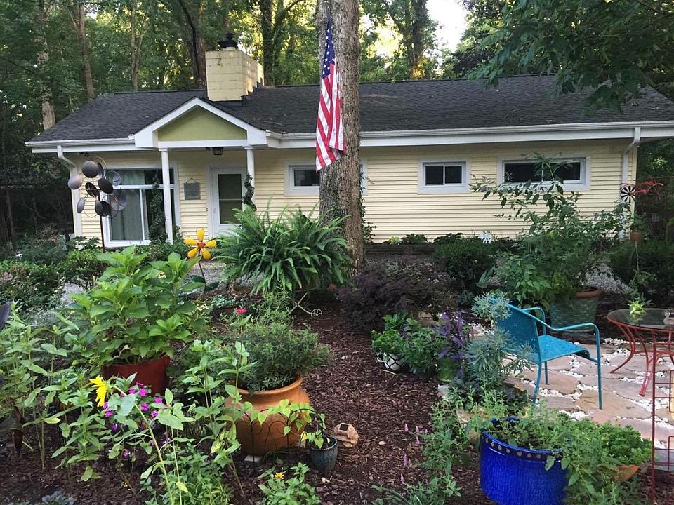Front garden/house