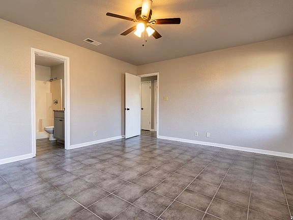 5th image of 302 BAIN DR