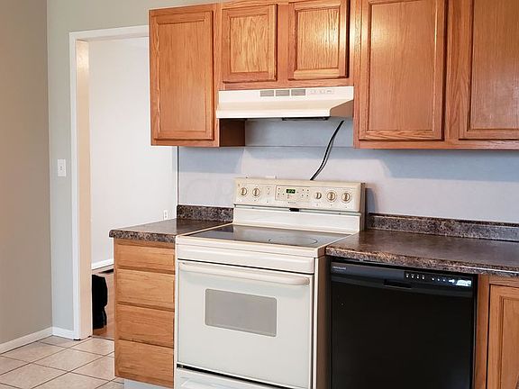 4th image of 577 Easy St