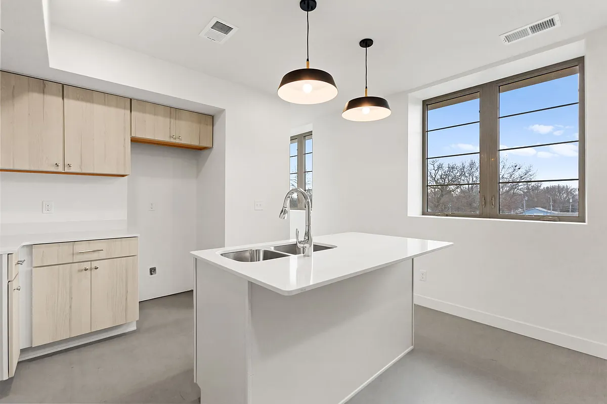 Building Photo - 1268 N Locust St #34