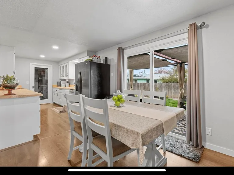 746 Hemlock Ct — Photo 11