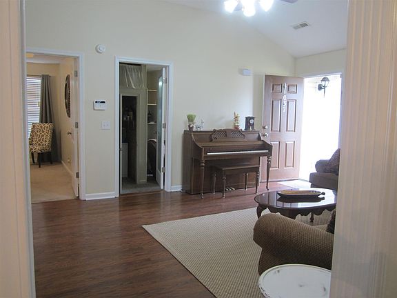 2nd image of 1037 Cheryl Ln