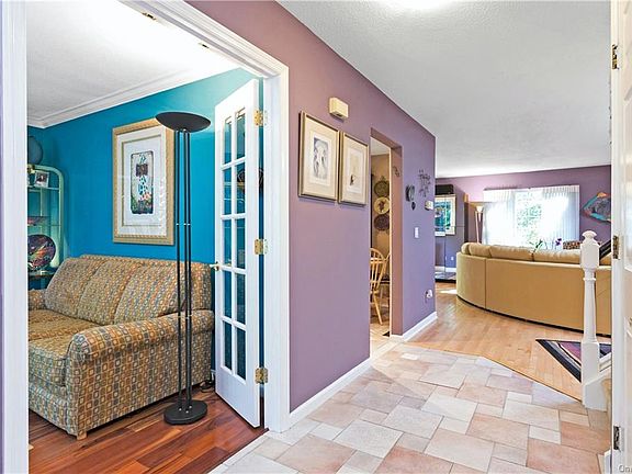 3rd image of 801 Windsor Ln