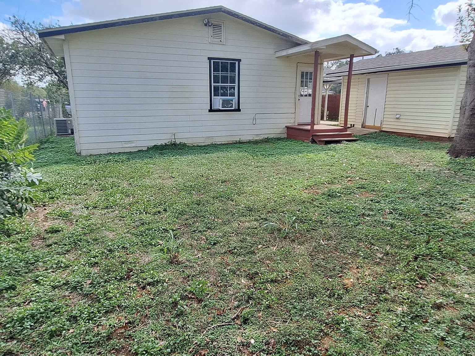 3 bed, 1316 sqft, $1,350 — Photo 2