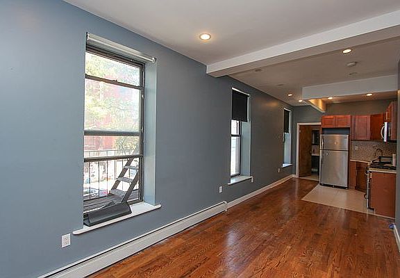 4th image of 688 Halsey St #2