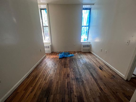 4th image of 1017 Leggett Ave APT 1A