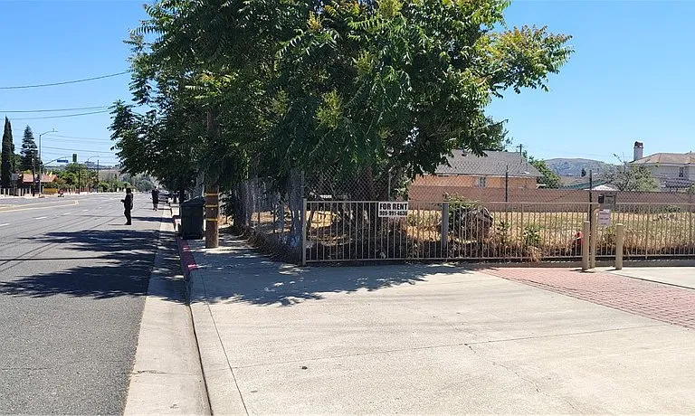 1425 S White Ave #B — Photo 5