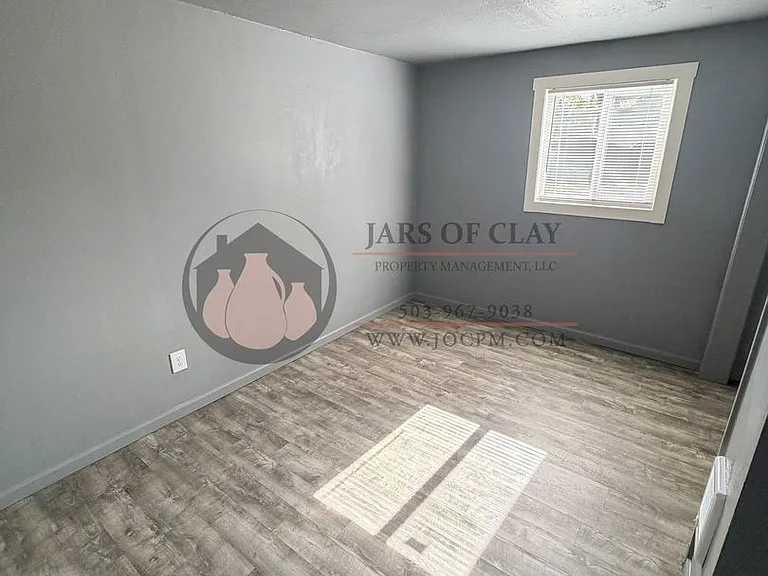 4393 Dover Ave NE — Photo 5
