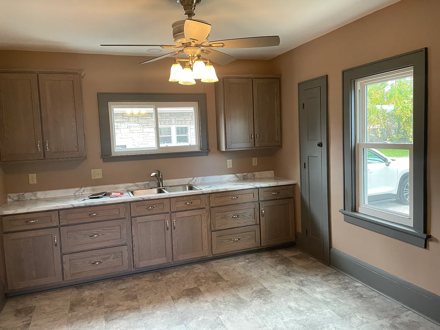 3 bed, 1624 sqft, $2,496 — Photo 4