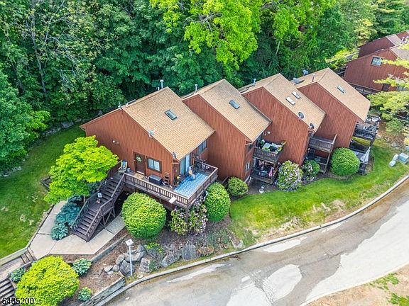 2nd image of 14 Stonehill Dr BLDG 14 #6