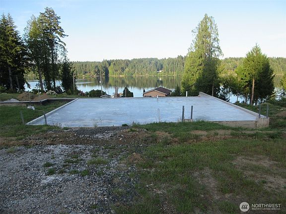 5th image of 250 E Osprey Lane