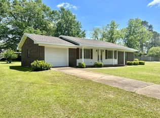 300 N Hillcrest St, Geneva, AL 36340