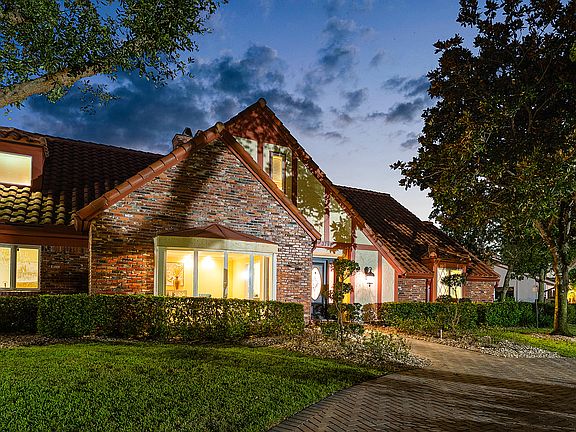 4th image of 3790 Kings Way