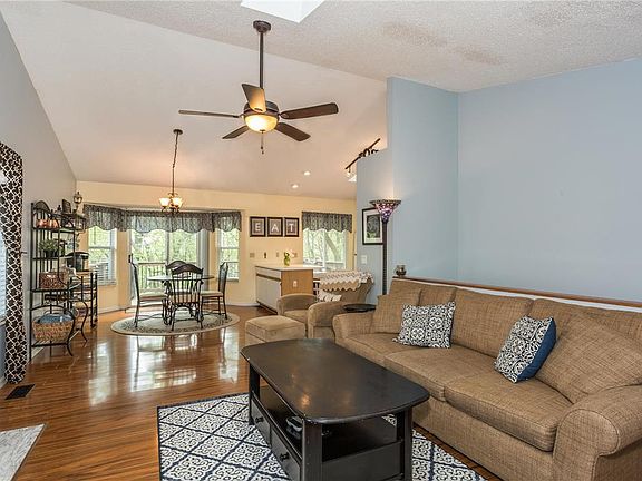 3rd image of 232 Bracadale Ave