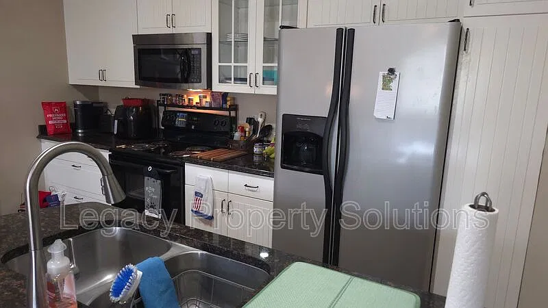 2 bed, 1.0 bath, 828 sqft, $2,100 — Photo 4