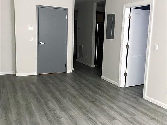 4th image of 2838 Fairfield Ave #207