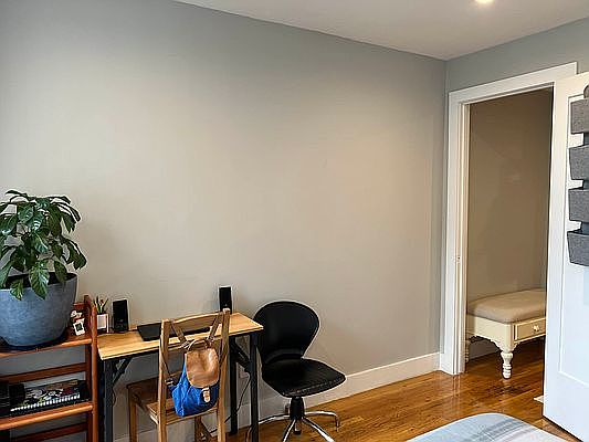 3rd image of 139 E 110th St APT 21