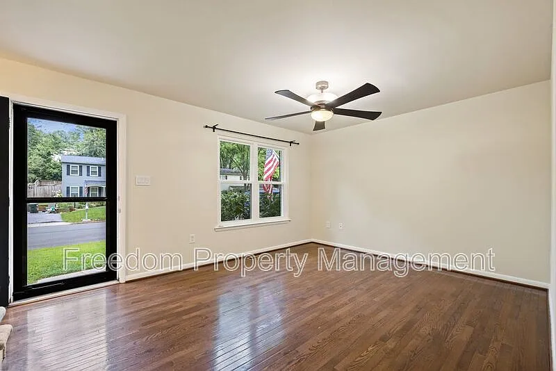 3 bed, 2.5 bath, 1824 sqft, $2,842 — Photo 3