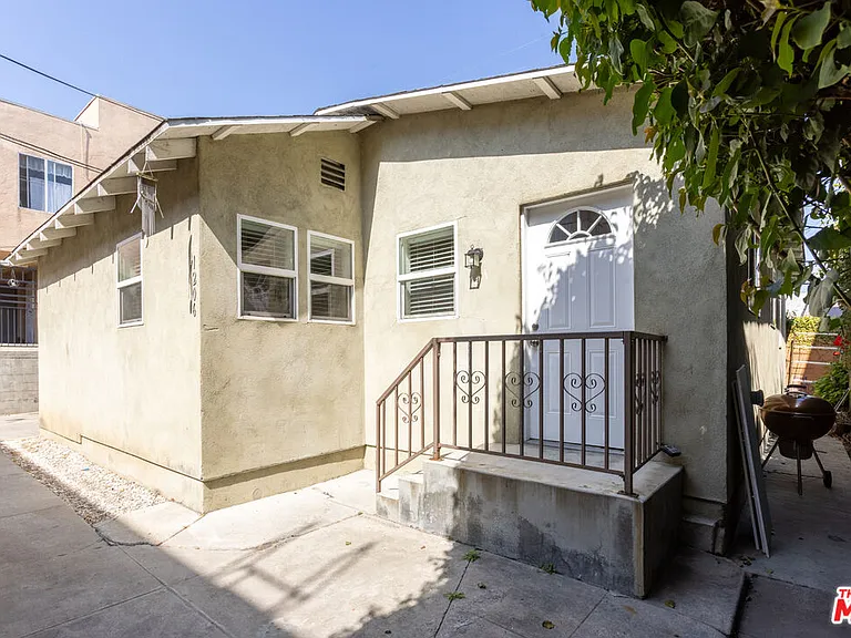 1206 N Beachwood Dr — Photo 25