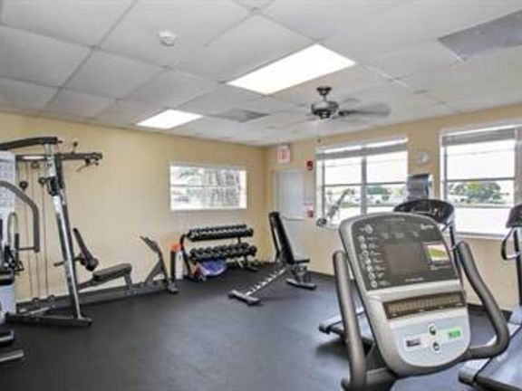 5th image of 493 Avanti Way Blvd