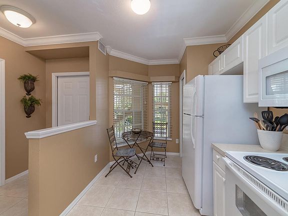 3rd image of 9165 Celeste Dr Unit 204