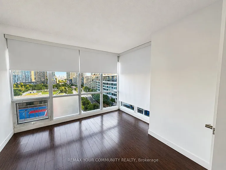 15 Fort York Blvd #1103 — Photo 7