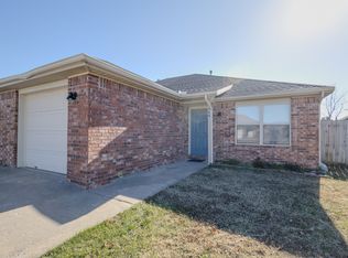 304 E Southern Trace Dr, Rogers, AR 72758