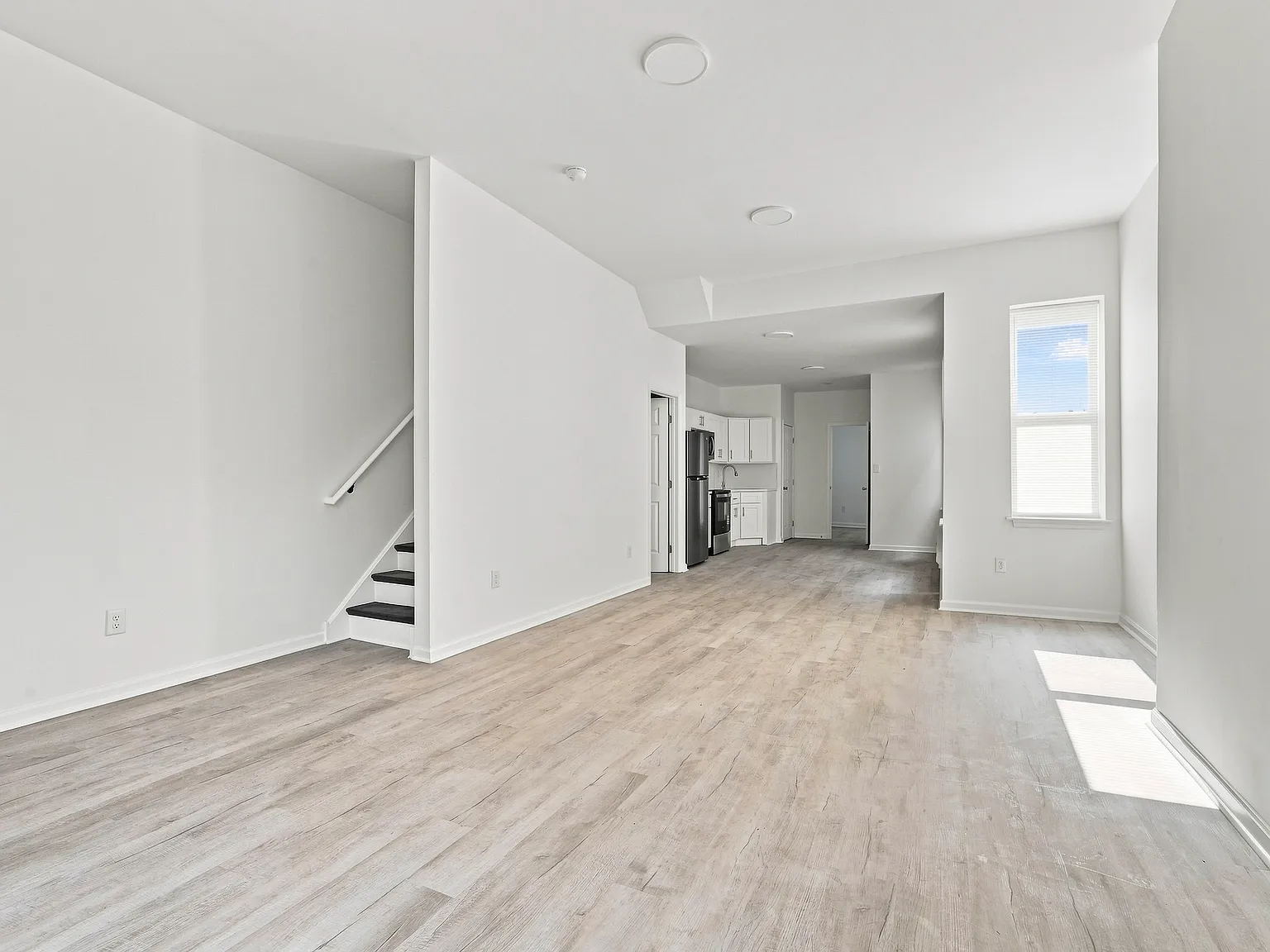 4 bed, 1.5 bath, 1458 sqft, $2,200 — Photo 4