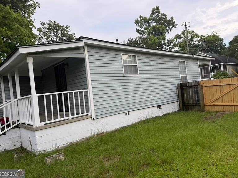 1325 Dent St — Photo 2