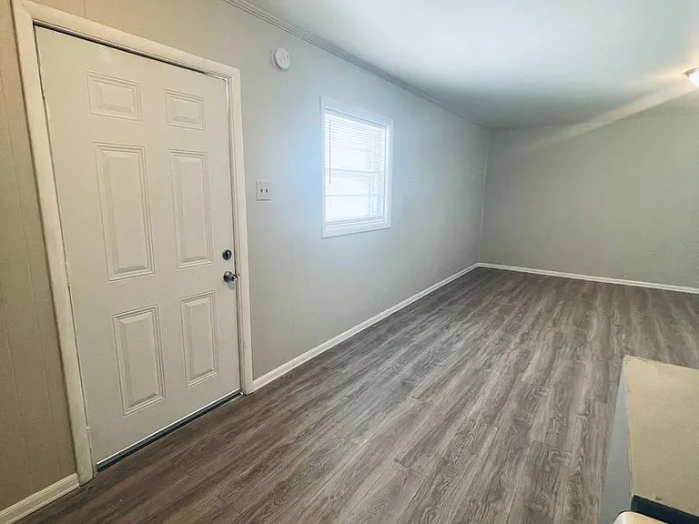 Studio Apartment Near Downtown Lewisburg MoveIn Special Available — Photo 6