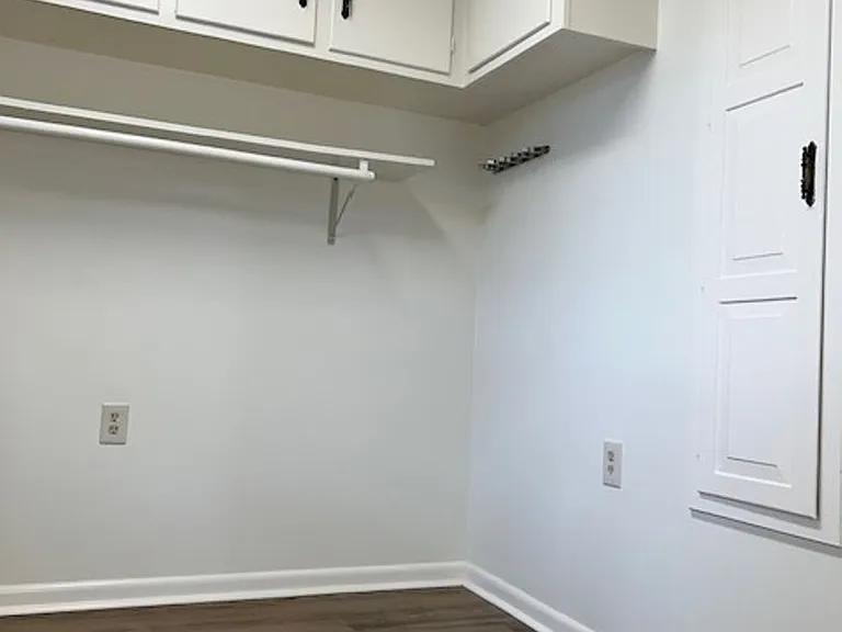 2524 W Hillsboro St — Photo 14