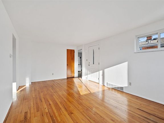 4th image of 176 Eileen Dr