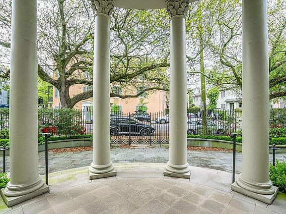 3rd image of 2211 Prytania St