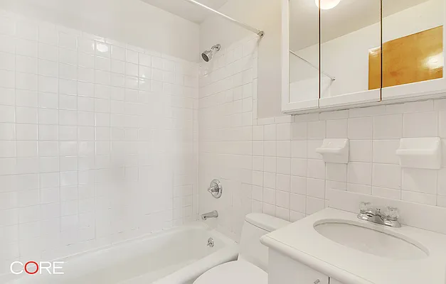 Rented by CORE | media 10